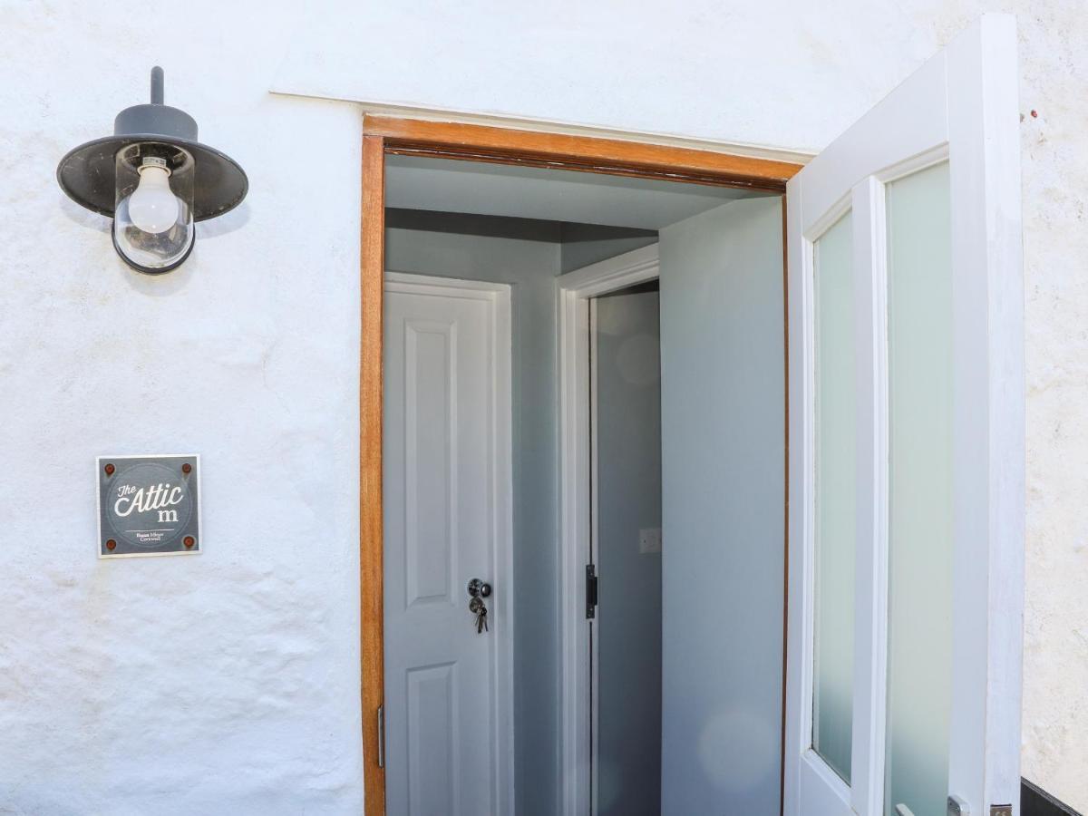 The Attic Apartment Хелстън Екстериор снимка